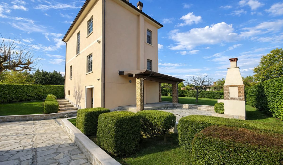 091f4057-76d7-4f15-8228-ed0e0c15b6d5